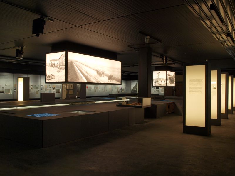 Das Foto wirft einen Blick in den Bereich der Dauerausstellung.